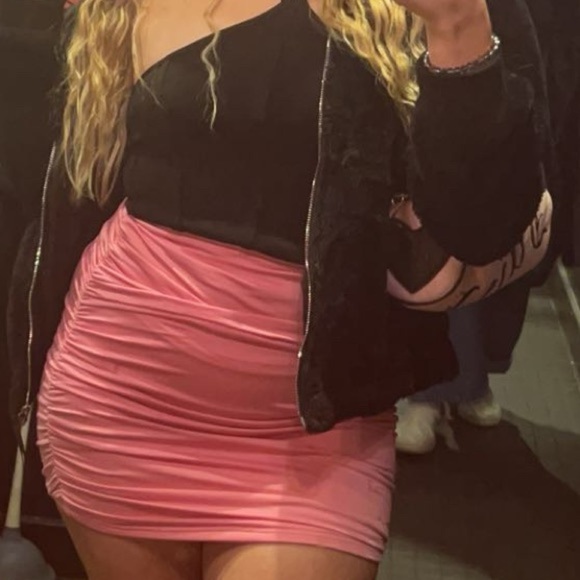 Bubblegum Pink Ruched Bodycon Skirt - Picture 3 of 8